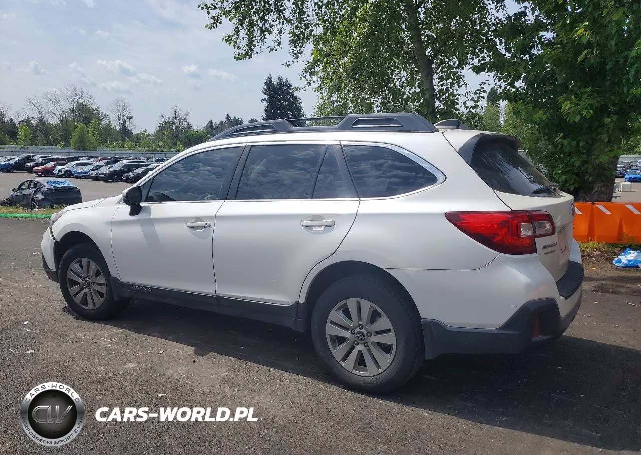2018 Subaru Outback 2.5I Premium VIN:4S4BSAFC9J3385001 - 2