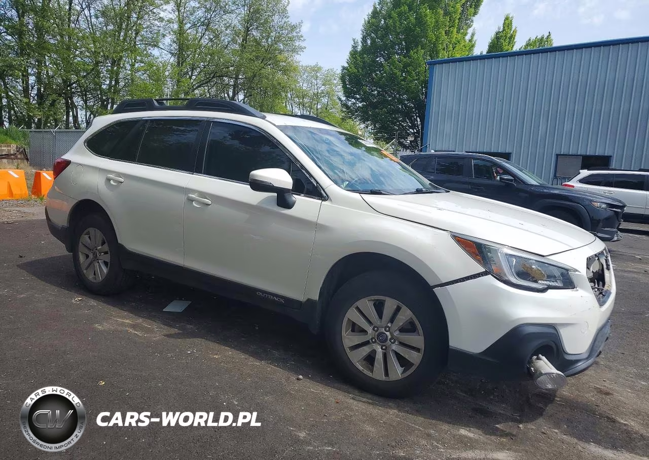 2018 Subaru Outback 2.5I Premium VIN:4S4BSAFC9J3385001 - 4
