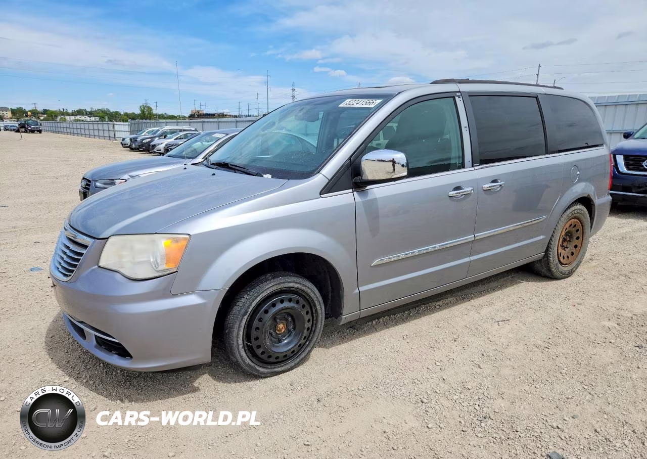 2013 Chrysler Town & Country Touring L – zdjęcie 1 z 13