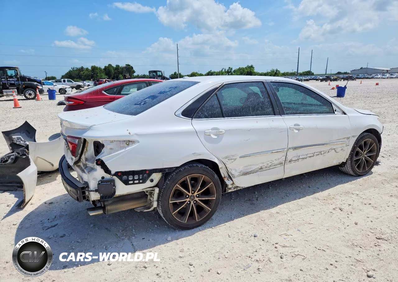 2015 Toyota Camry Xse VIN:4T1BF1FK9FU890324 - 3