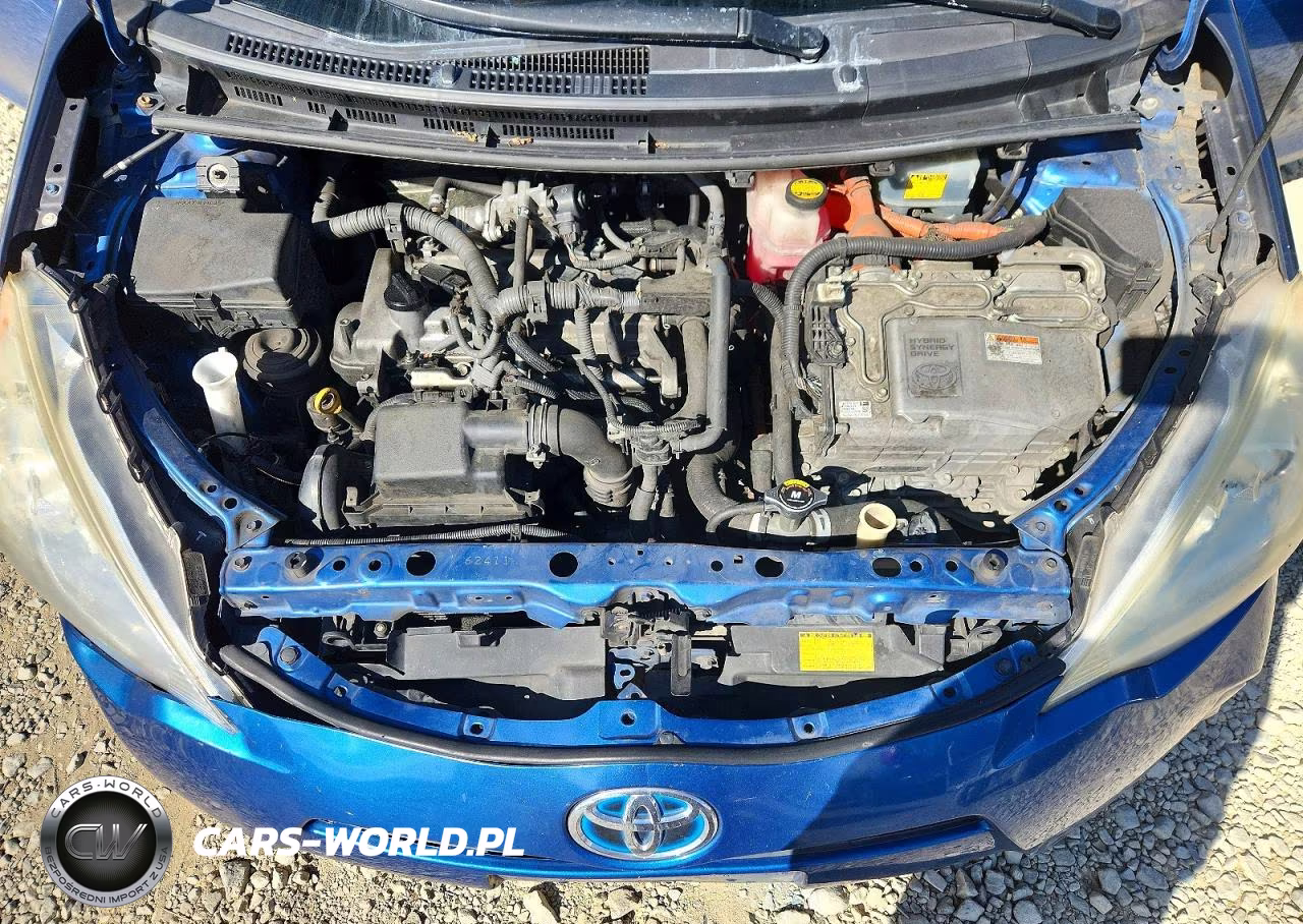 2013 Toyota Prius C Two VIN:JTDKDTB34D1554292 - 11