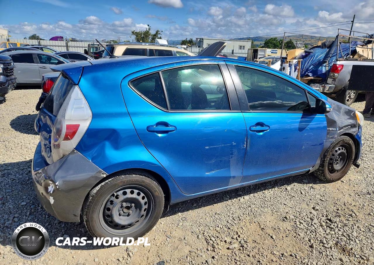 2013 Toyota Prius C Two VIN:JTDKDTB34D1554292 - 3