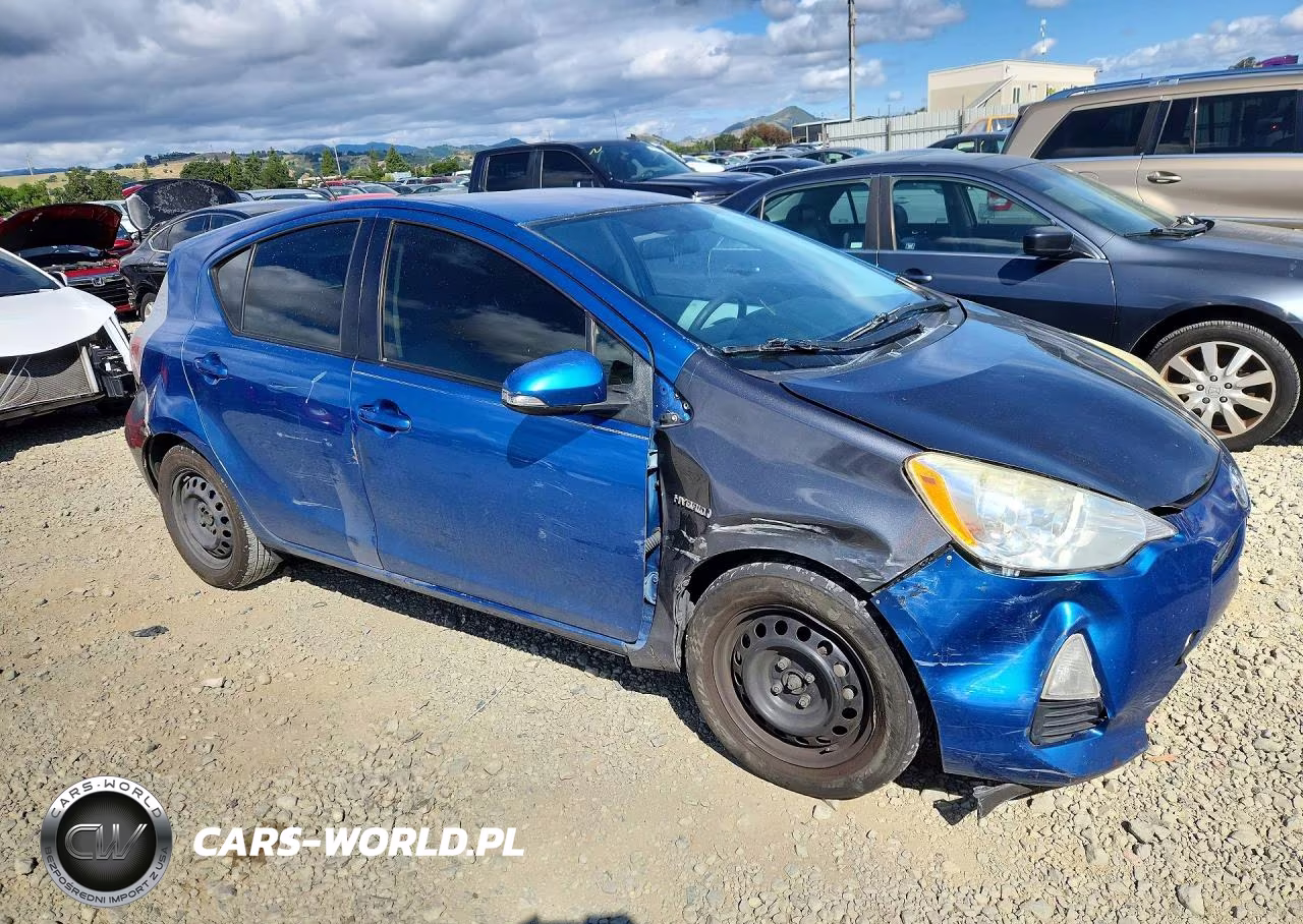 2013 Toyota Prius C Two VIN:JTDKDTB34D1554292 - 4