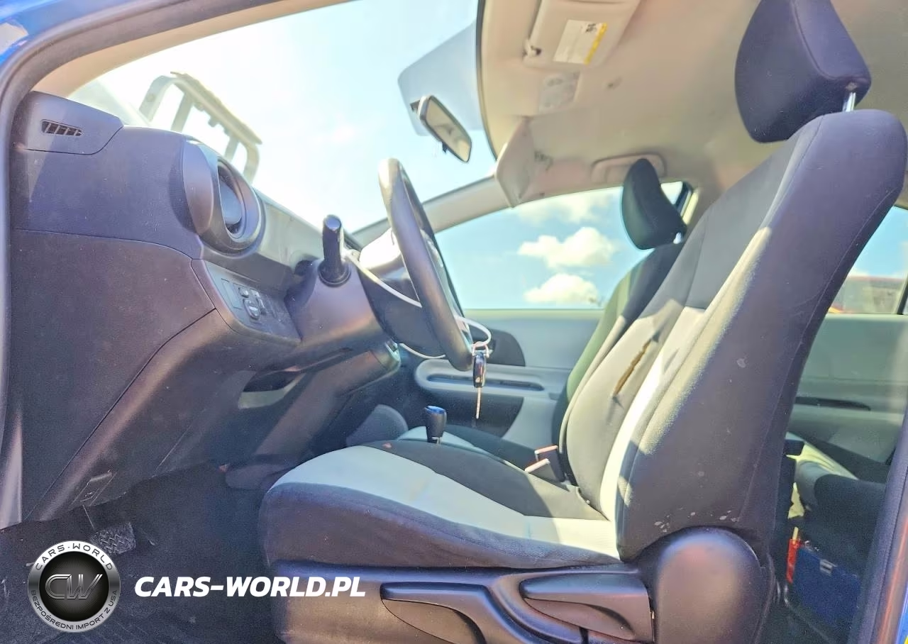2013 Toyota Prius C Two VIN:JTDKDTB34D1554292 - 7
