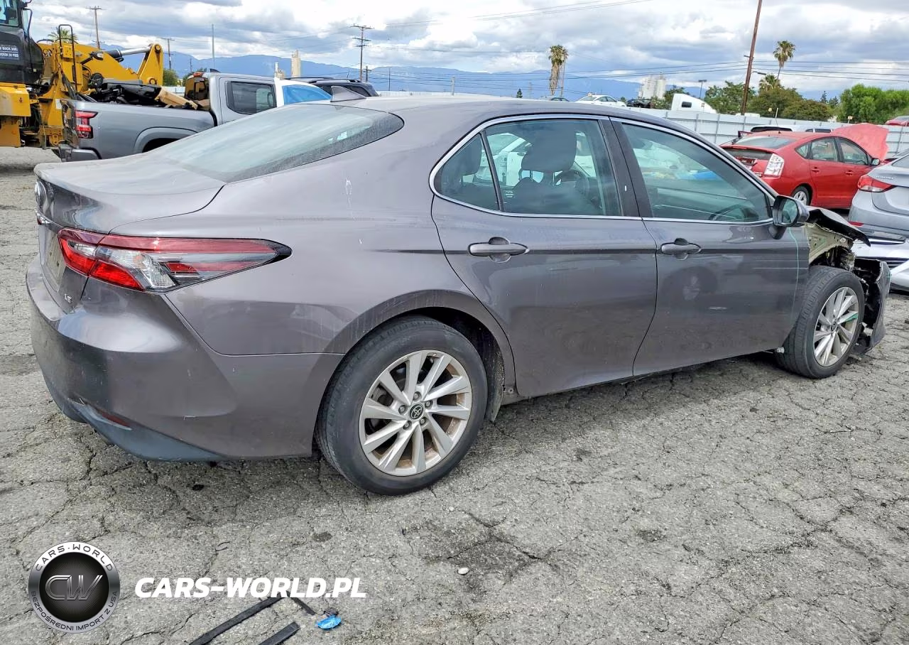 2021 Toyota Camry Le VIN:4T1C11AK6MU567646 - 3