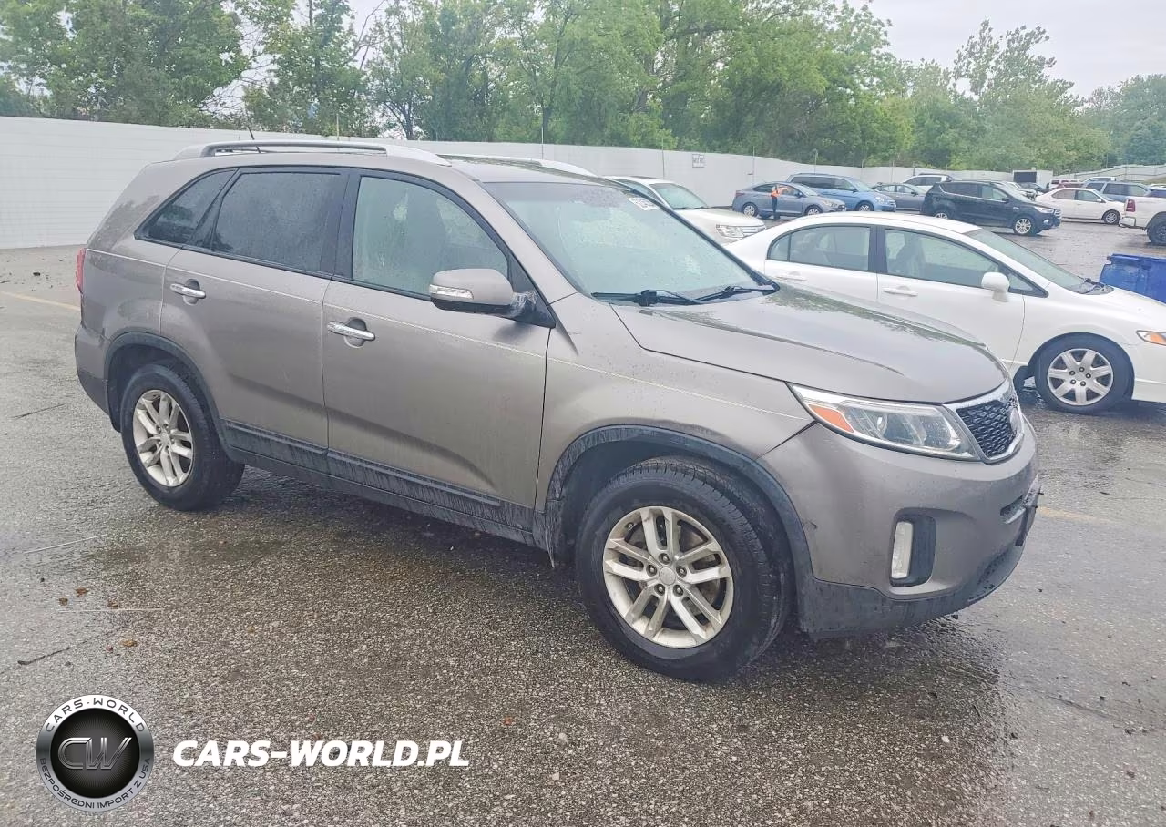 2015 Kia Sorento VIN:5XYKT4A7XFG557598 - 4