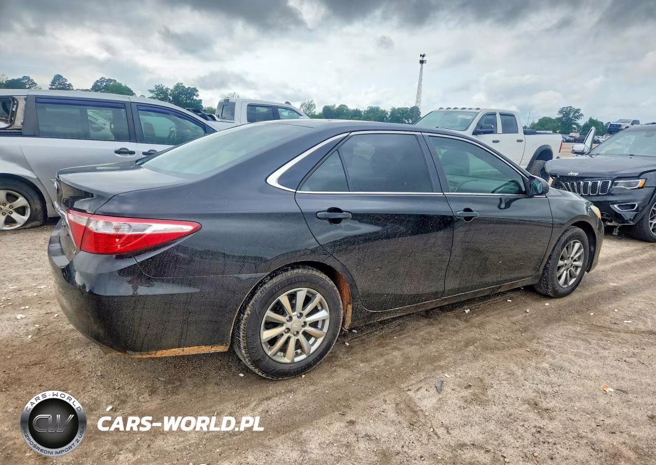 2015 Toyota Camry Le VIN:4T4BF1FK8FR514882 - 3