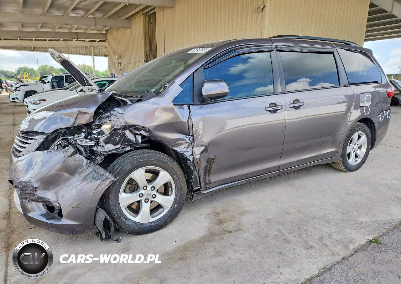 2017 Toyota Sienna Le – zdjęcie 1 z 13