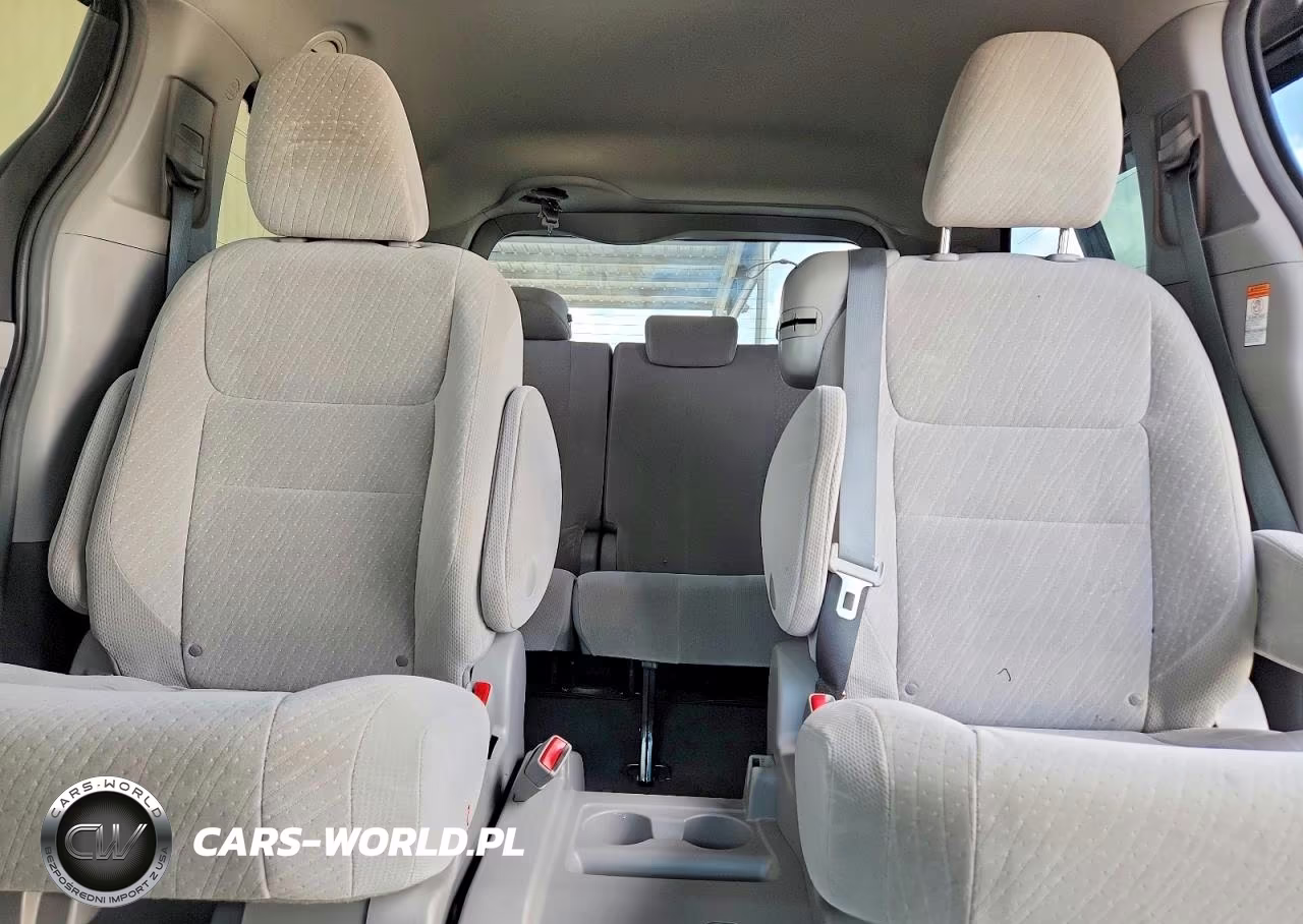 2017 Toyota Sienna Le VIN:5TDKZ3DCXHS843362 - 10