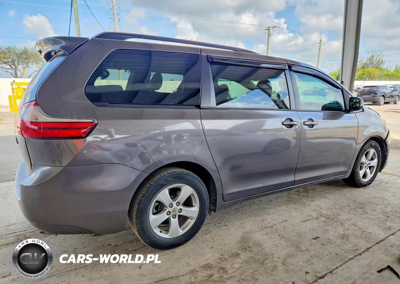 2017 Toyota Sienna Le VIN:5TDKZ3DCXHS843362 - 3