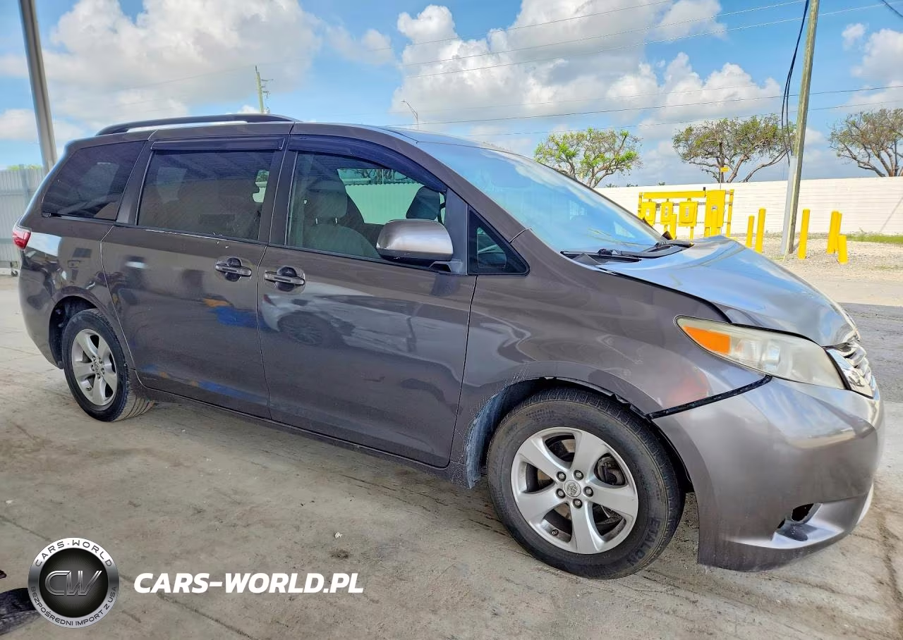 2017 Toyota Sienna Le VIN:5TDKZ3DCXHS843362 - 4