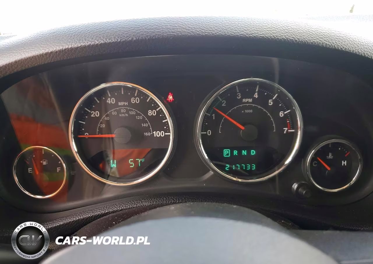 2014 Jeep Wrangler Unlimited Sahara VIN:1C4BJWEGXEL117069 - 9