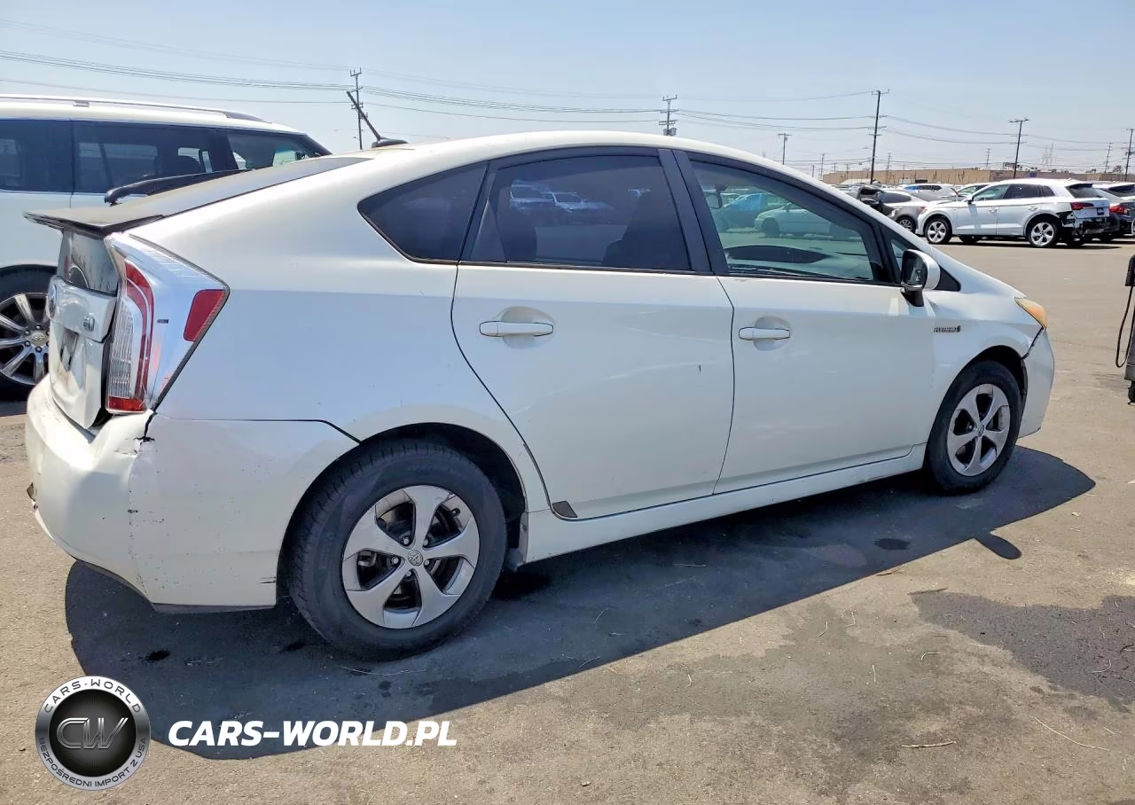 2013 Toyota Prius Three VIN:JTDKN3DU3D1682204 - 3