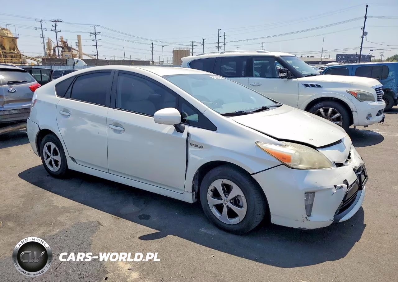 2013 Toyota Prius Three VIN:JTDKN3DU3D1682204 - 4