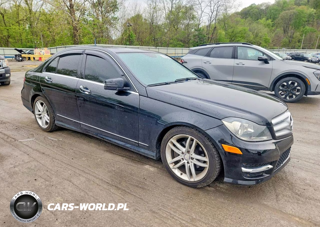 2012 Mercedes-Benz C 300 4Matic VIN:WDDGF8BB8CR195698 - 4