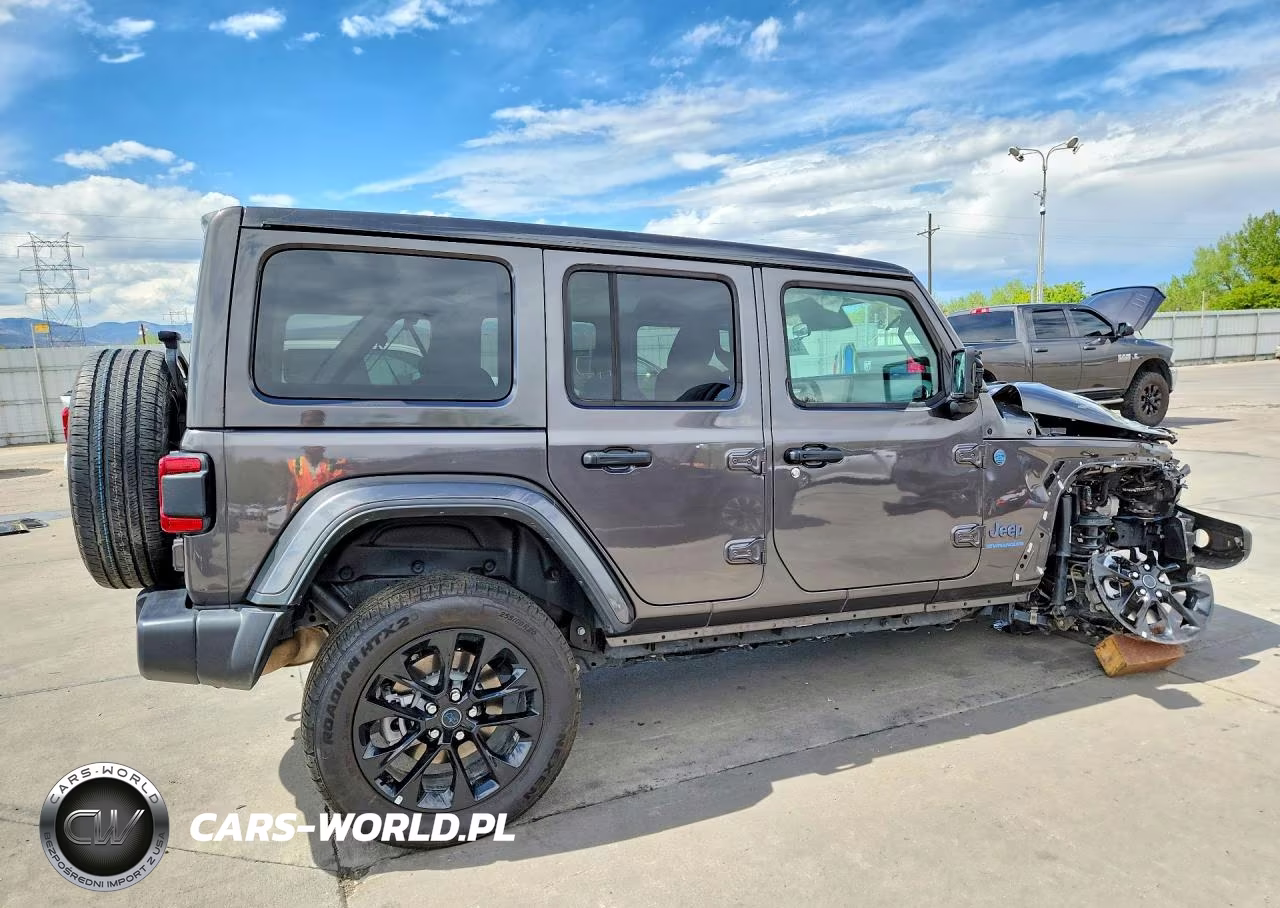 2025 Jeep Wrangler Sahara 4Xe VIN:1C4RJXP67SW585330 - 3