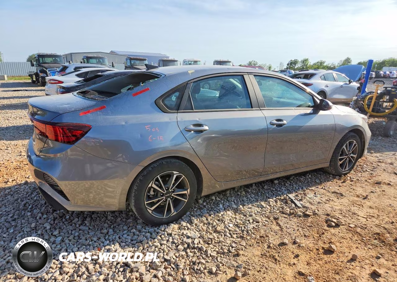 2023 Kia Forte Lxs VIN:3KPF24AD5PE512562 - 3