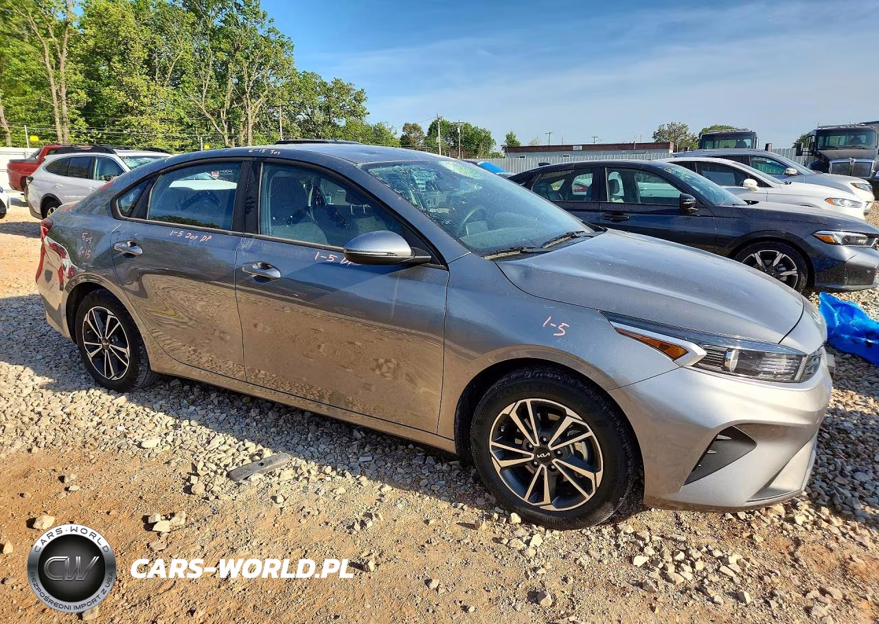 2023 Kia Forte Lxs VIN:3KPF24AD5PE512562 - 4