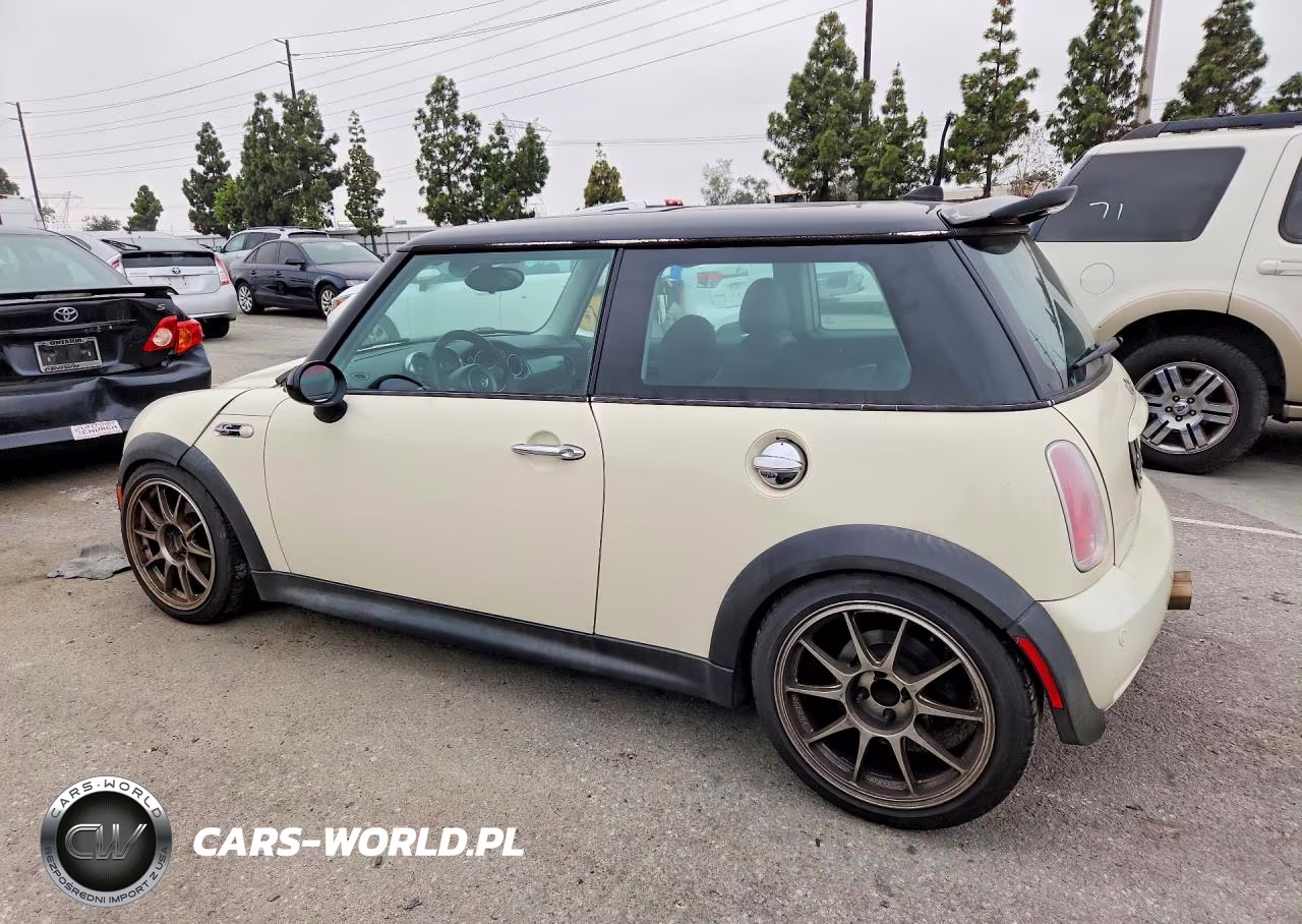 2005 Mini Cooper S VIN:WMWRE33455TD92763 - 2