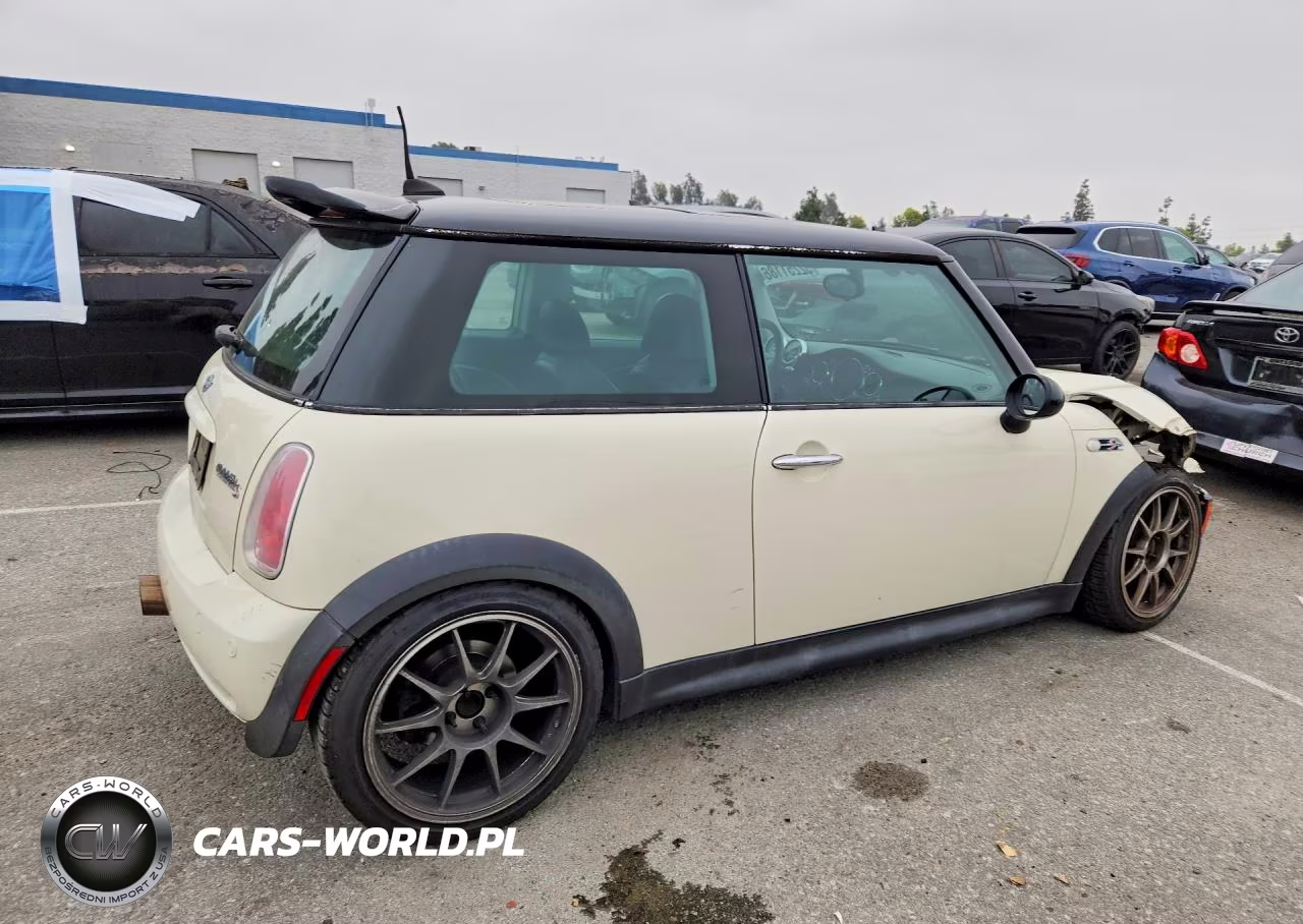 2005 Mini Cooper S VIN:WMWRE33455TD92763 - 3