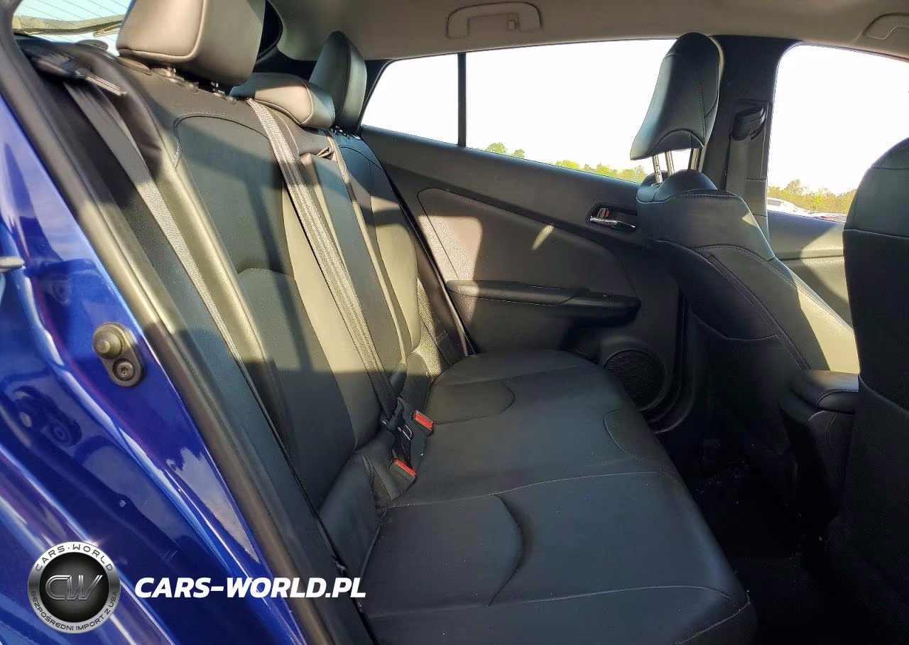 2017 Toyota Prius Three Touring VIN:JTDKARFUXH3530250 - 10