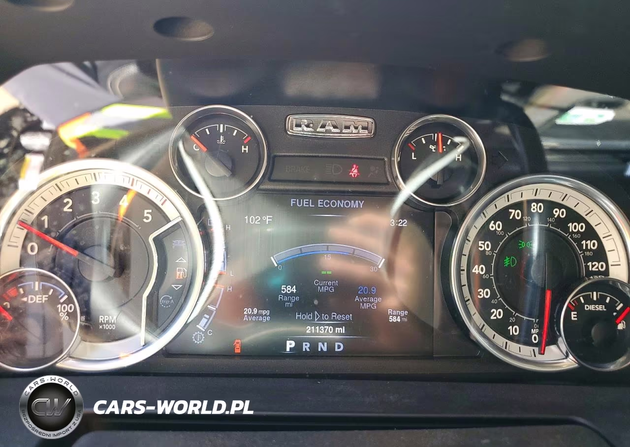 2016 Ram 2500 Laramie VIN:3C6UR5FL0GG298679 - 9