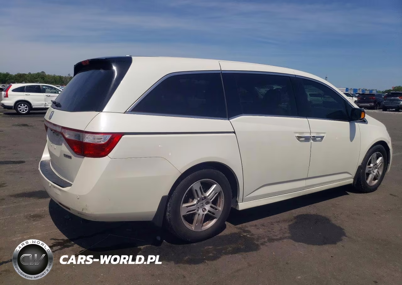 2013 Honda Odyssey Touring VIN:5FNRL5H99DB051048 - 3