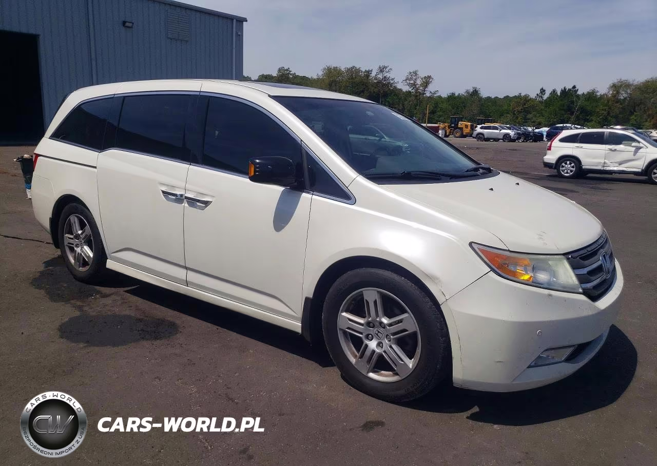 2013 Honda Odyssey Touring VIN:5FNRL5H99DB051048 - 4