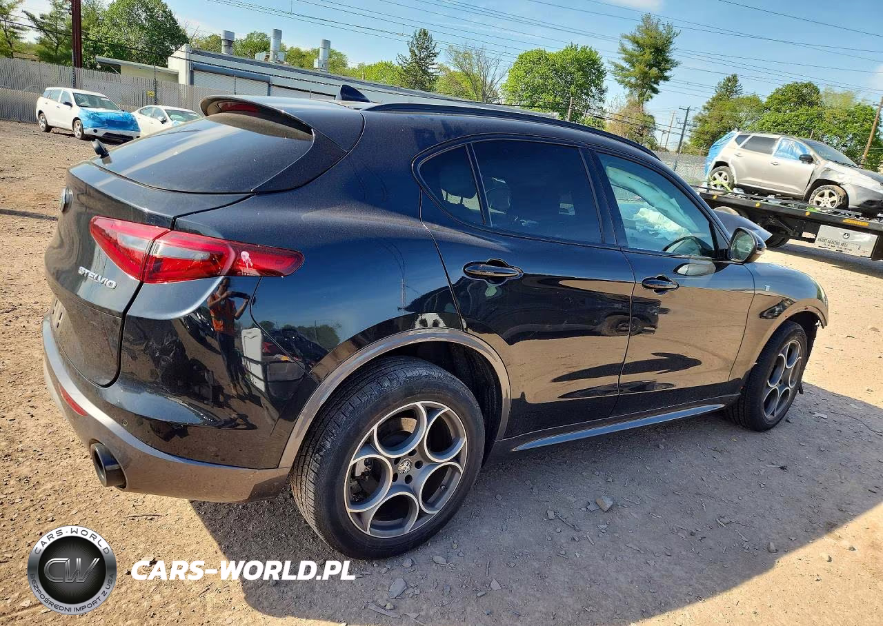 2022 Alfa Romeo Stelvio Ti VIN:ZASPAKBN4N7D39494 - 3