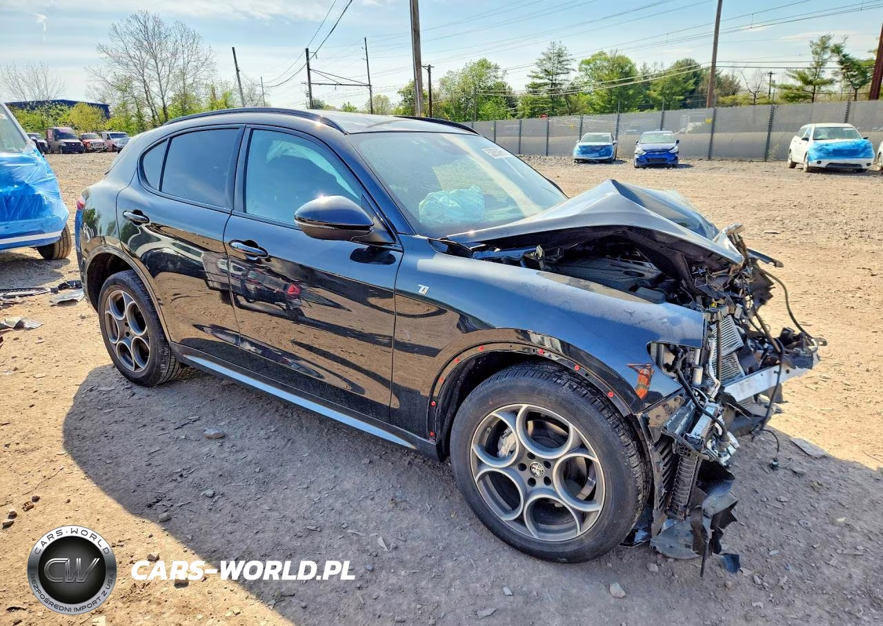 2022 Alfa Romeo Stelvio Ti VIN:ZASPAKBN4N7D39494 - 4