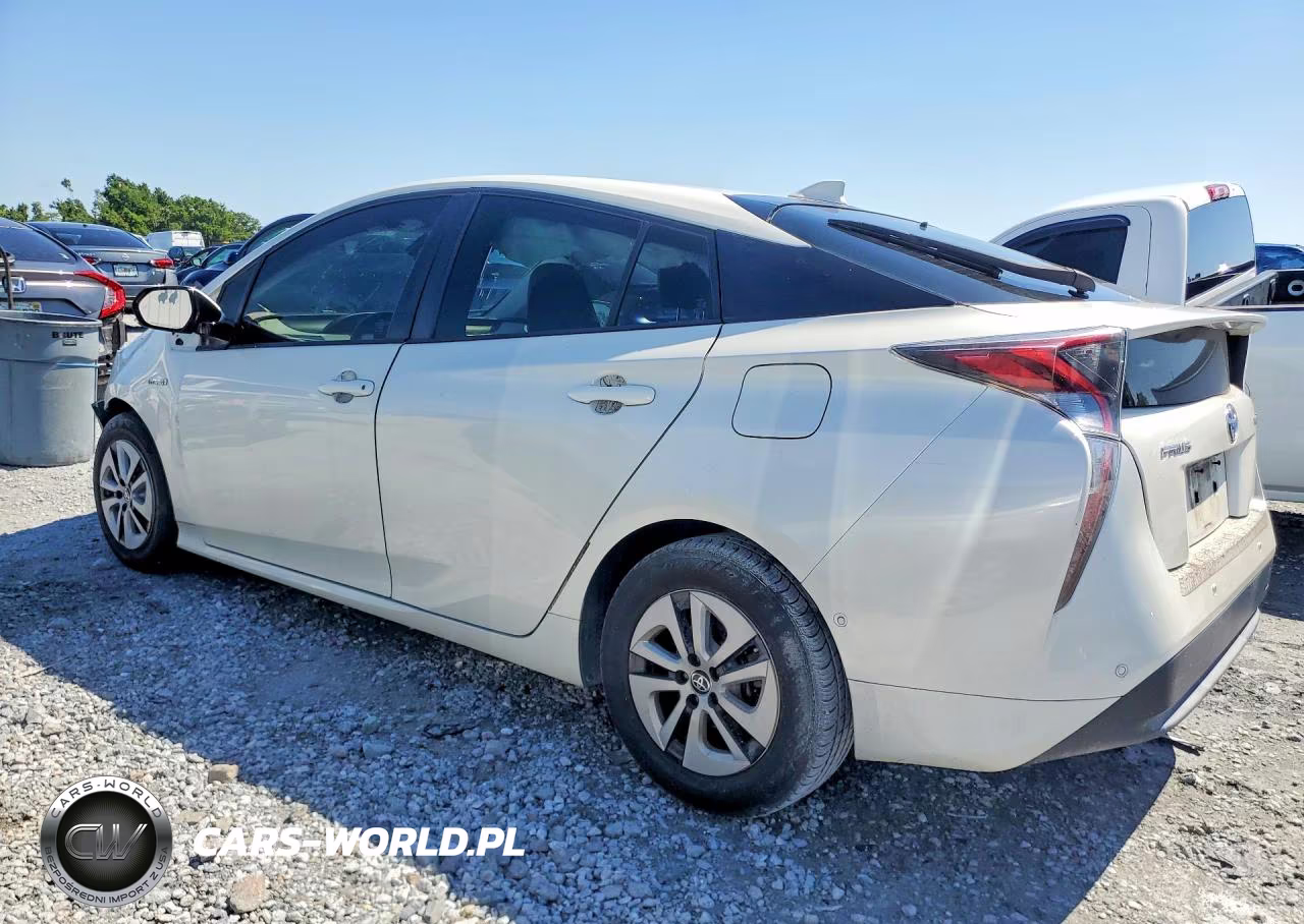 2018 Toyota Prius Three VIN:JTDKARFU7J3547903 - 2