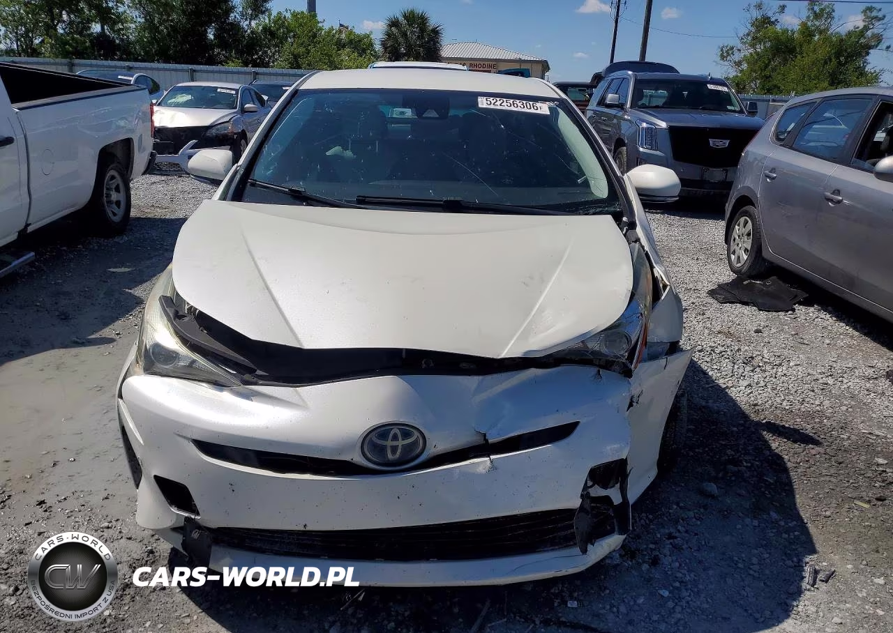 2018 Toyota Prius Three VIN:JTDKARFU7J3547903 - 5
