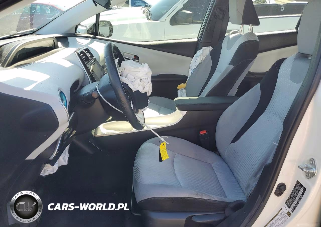 2018 Toyota Prius Three VIN:JTDKARFU7J3547903 - 7