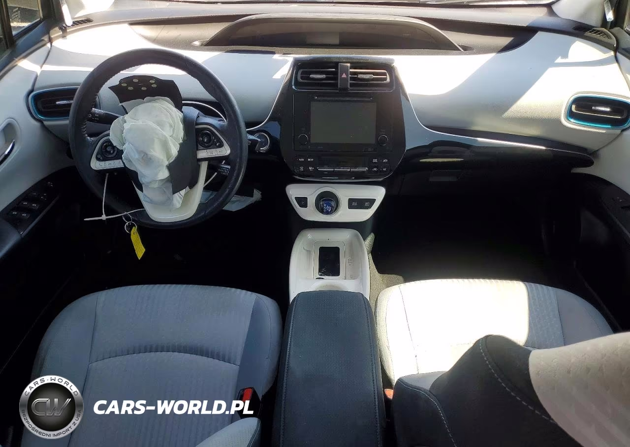 2018 Toyota Prius Three VIN:JTDKARFU7J3547903 - 8