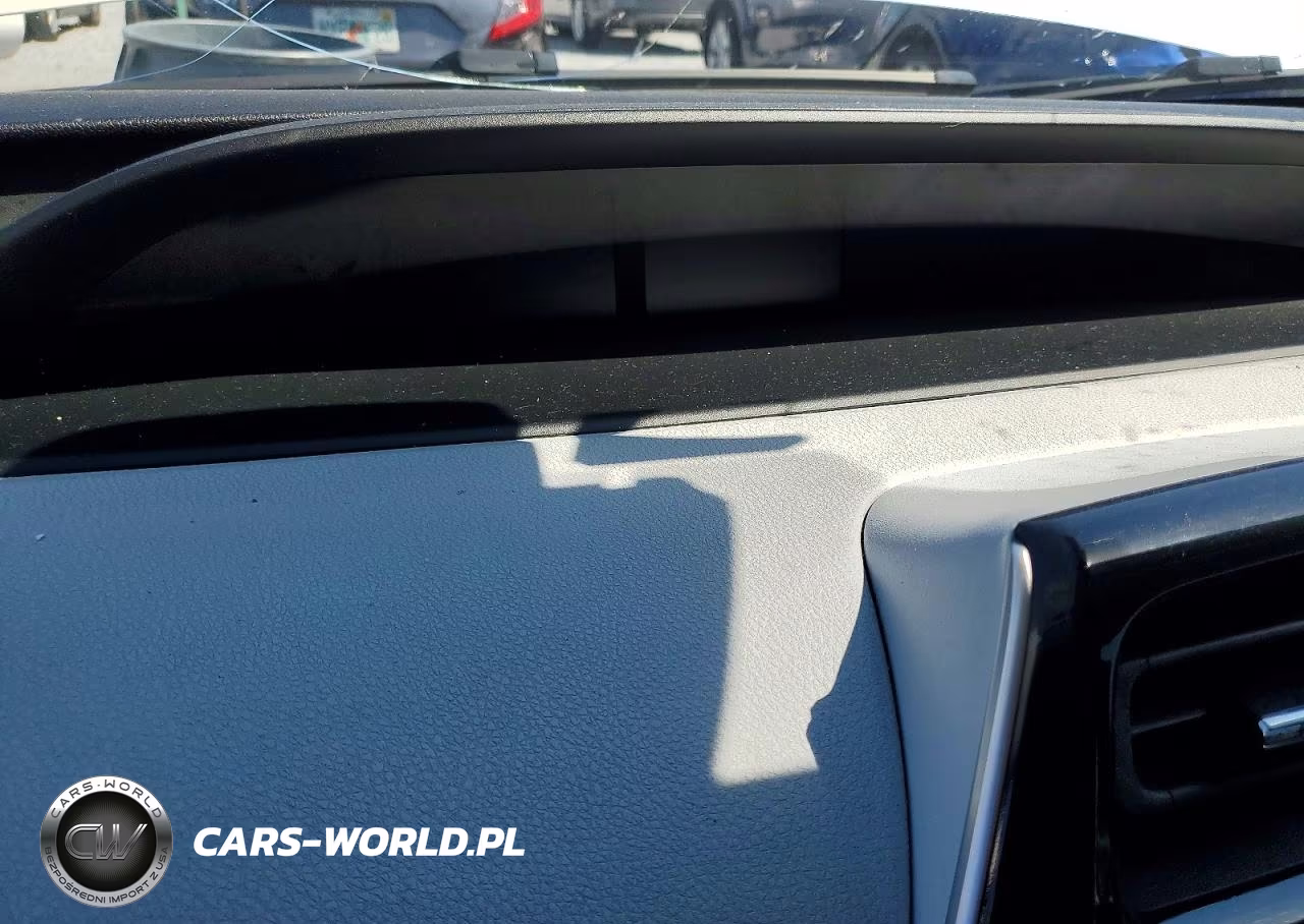 2018 Toyota Prius Three VIN:JTDKARFU7J3547903 - 9
