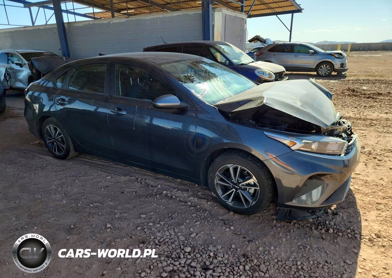 2024 Kia Forte Lxs VIN:3KPF24AD8RE725234 - 4
