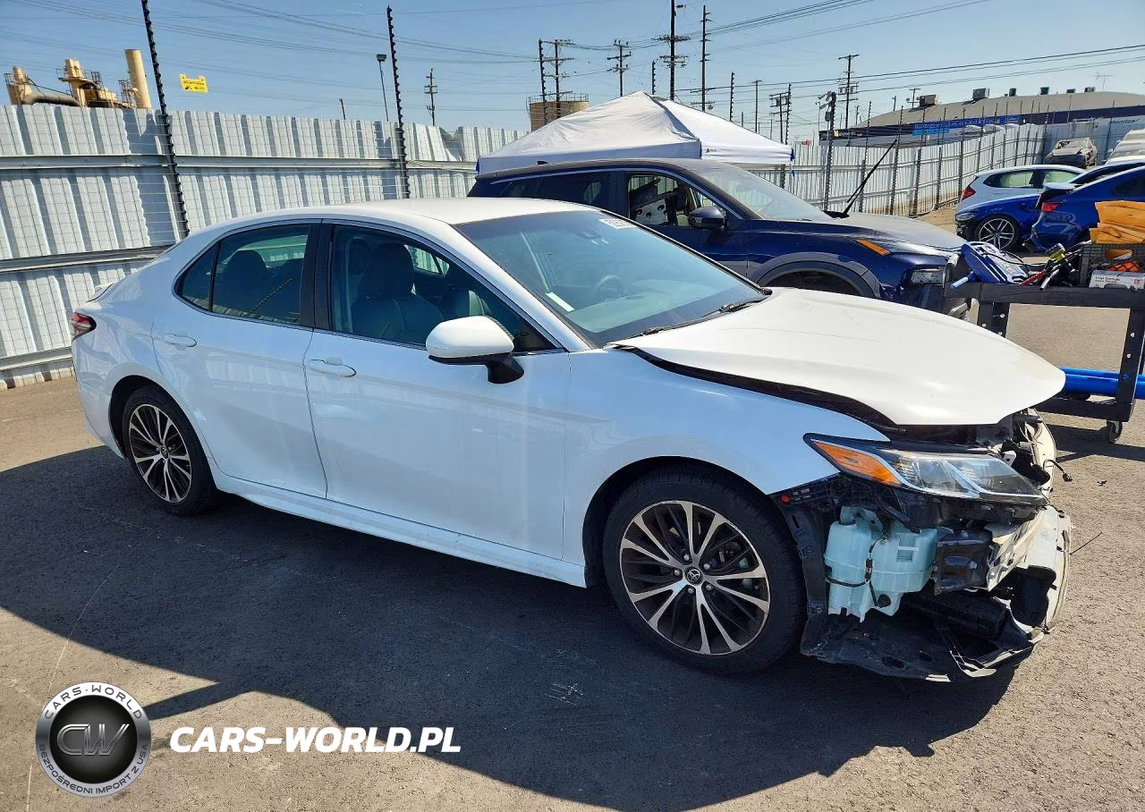 2018 Toyota Camry Se VIN:4T1B11HKXJU631880 - 4