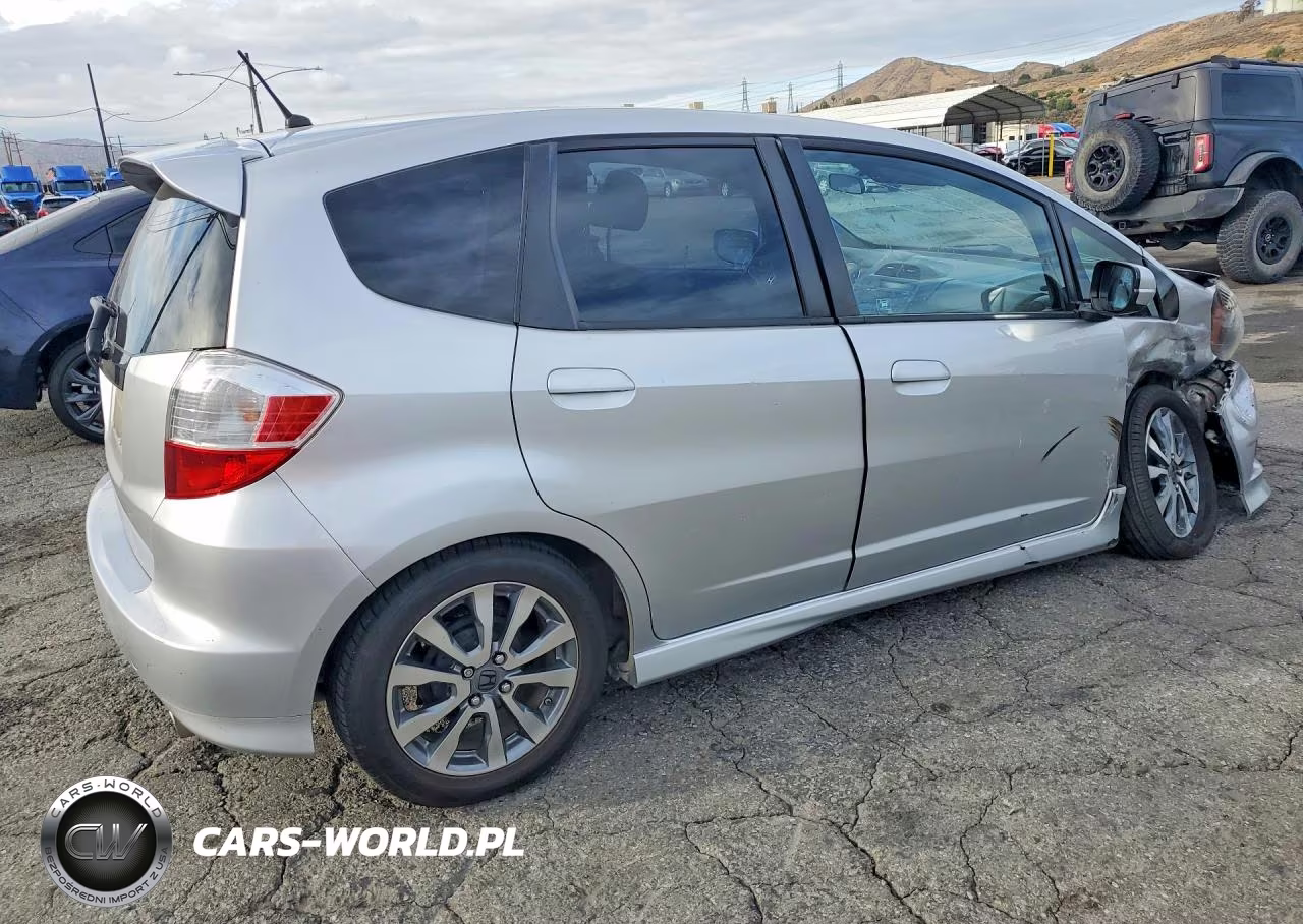 2012 Honda Fit Sport VIN:JHMGE8H50CS007519 - 3