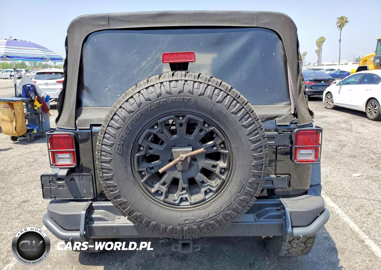 2012 Jeep Wrangler Unlimited Rubicon VIN:1C4BJWFG8CL230952 - 6