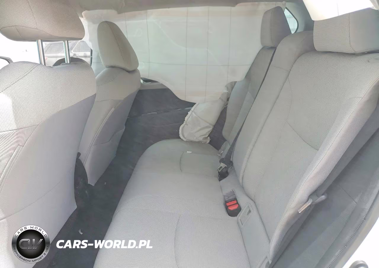 2024 Toyota Corolla Cross L VIN:7MUAAAAG1RV097471 - 11