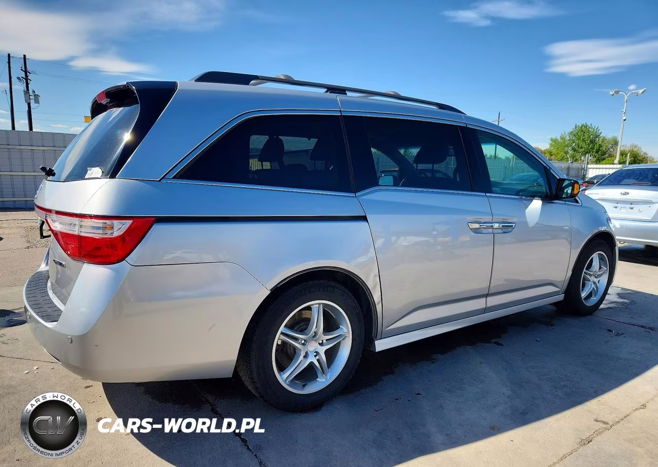2011 Honda Odyssey Touring VIN:5FNRL5H96BB078396 - 3