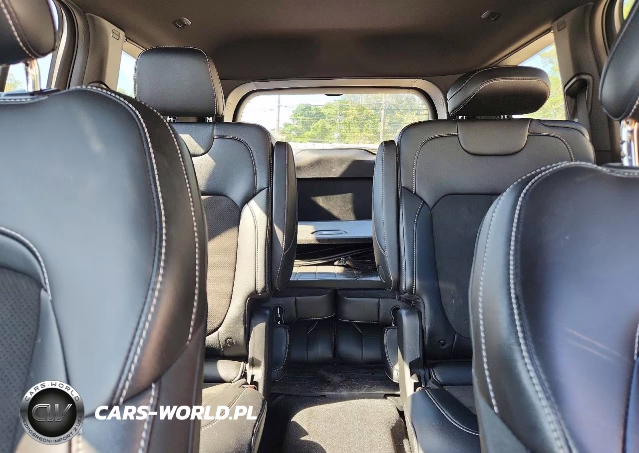2025 Jeep Grand Cherokee L Laredo VIN:1C4RJJAG7S8672051 - 10