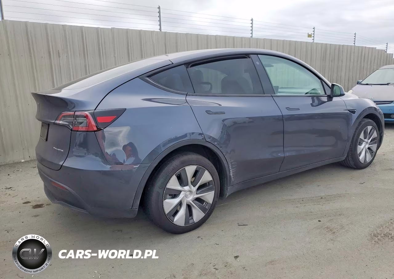 2023 Tesla Model Y VIN:7SAYGDEE2PF643958 - 3