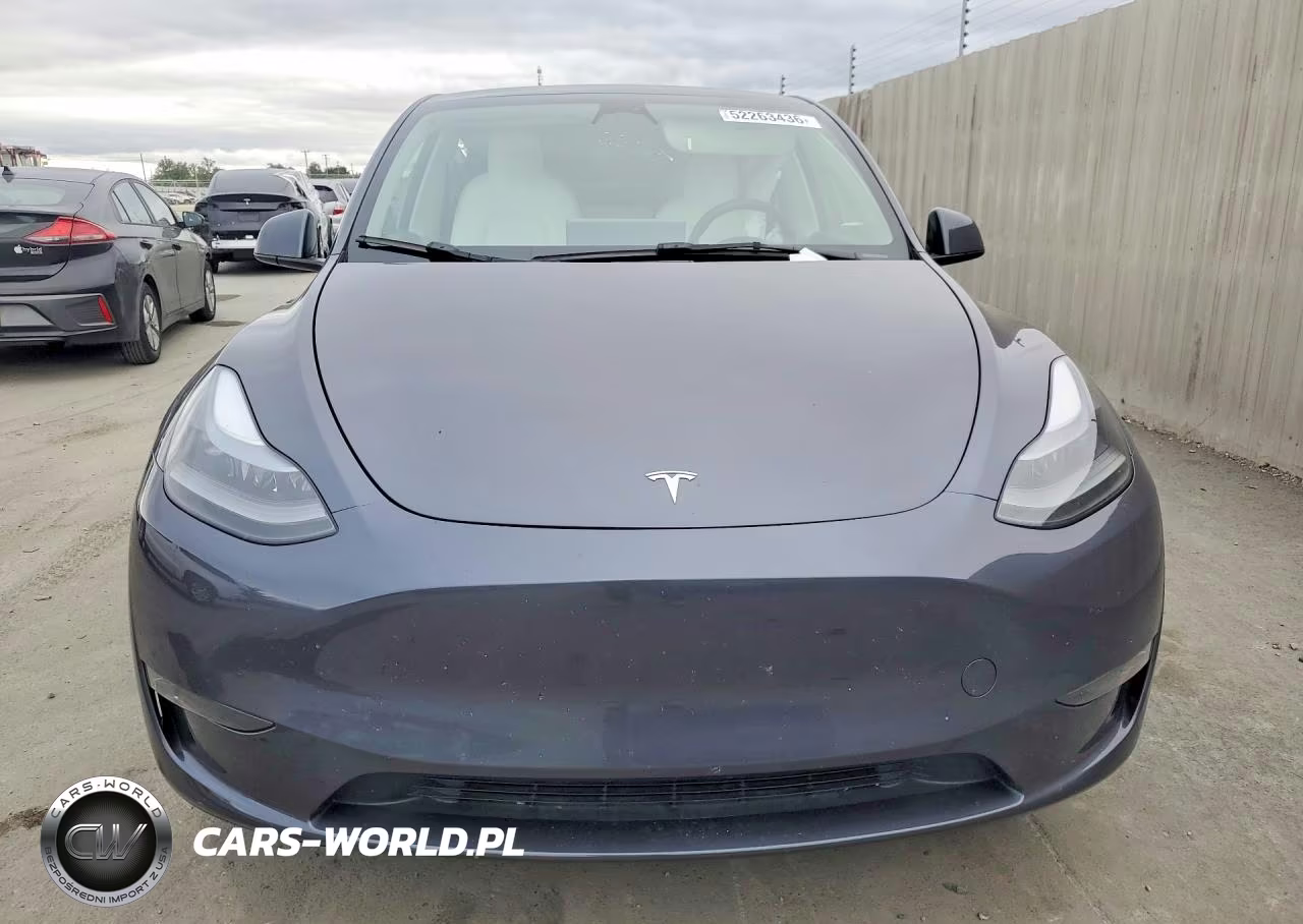 2023 Tesla Model Y VIN:7SAYGDEE2PF643958 - 5