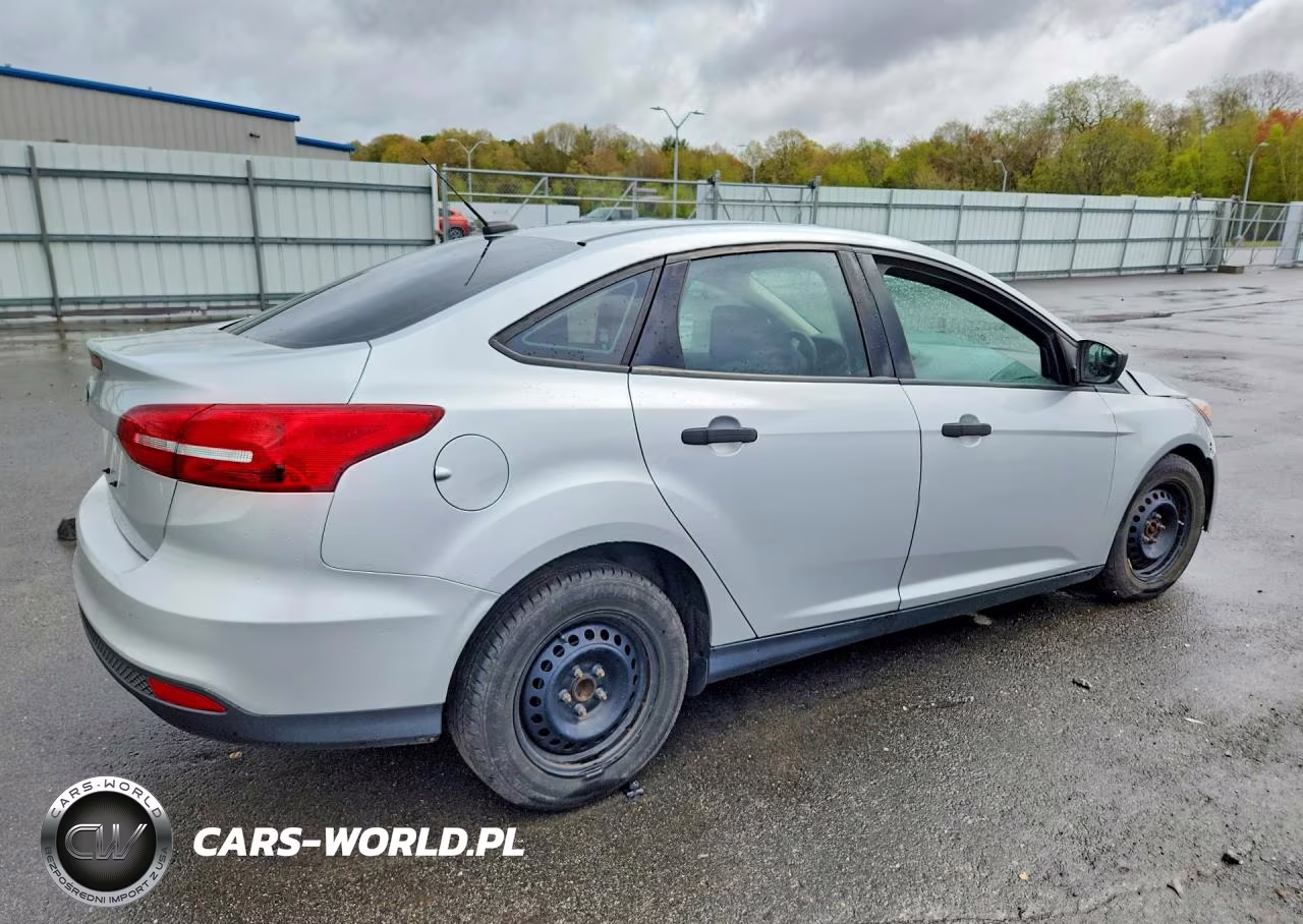 2018 Ford Focus S VIN:1FADP3E27JL254352 - 3