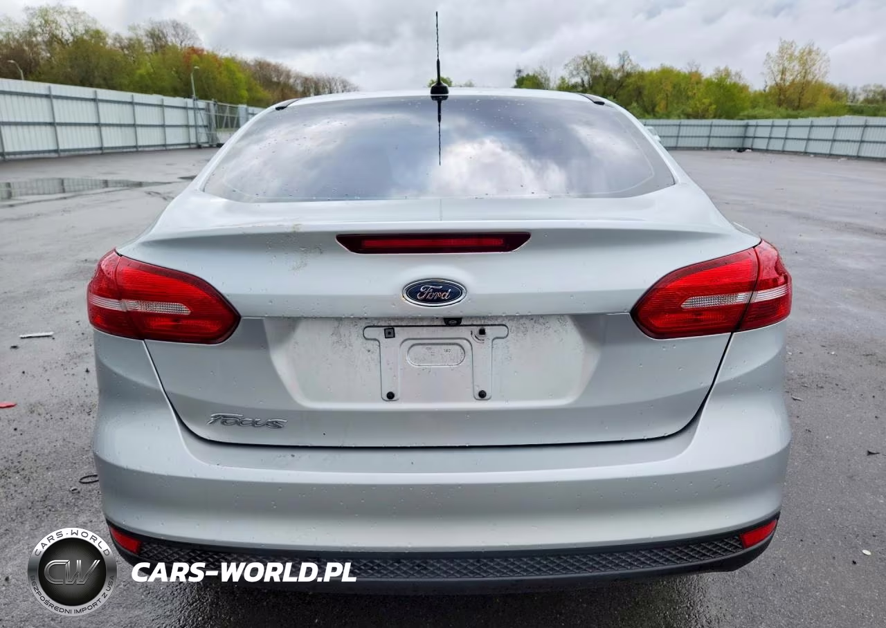 2018 Ford Focus S VIN:1FADP3E27JL254352 - 6