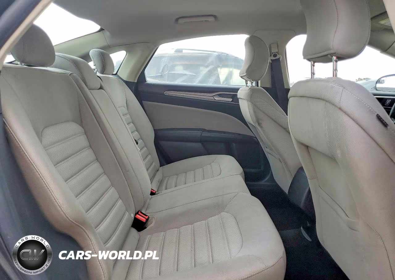 2018 Ford Fusion S Hybrid VIN:3FA6P0UUXJR261663 - 10