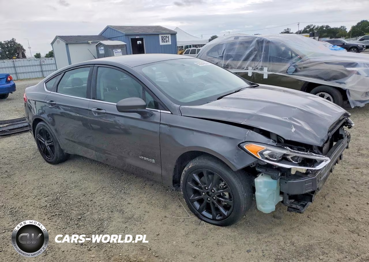 2018 Ford Fusion S Hybrid VIN:3FA6P0UUXJR261663 - 4