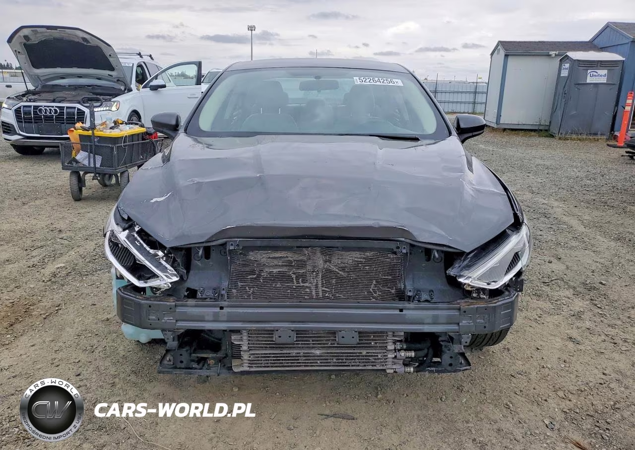 2018 Ford Fusion S Hybrid VIN:3FA6P0UUXJR261663 - 5