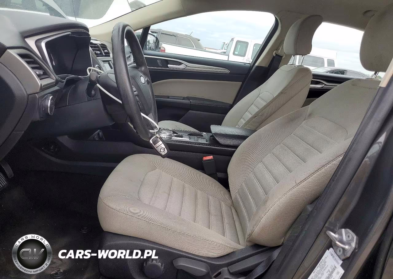 2018 Ford Fusion S Hybrid VIN:3FA6P0UUXJR261663 - 7